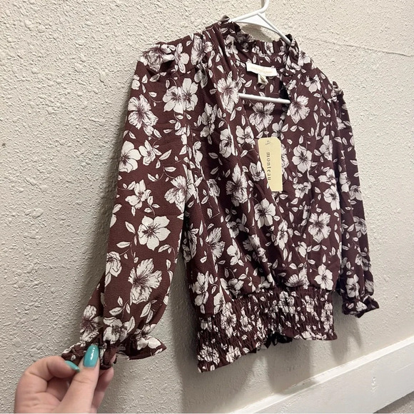 2 for 30✨Monteau Los Angeles Brown Floral Blouse - Picture 2 of 7